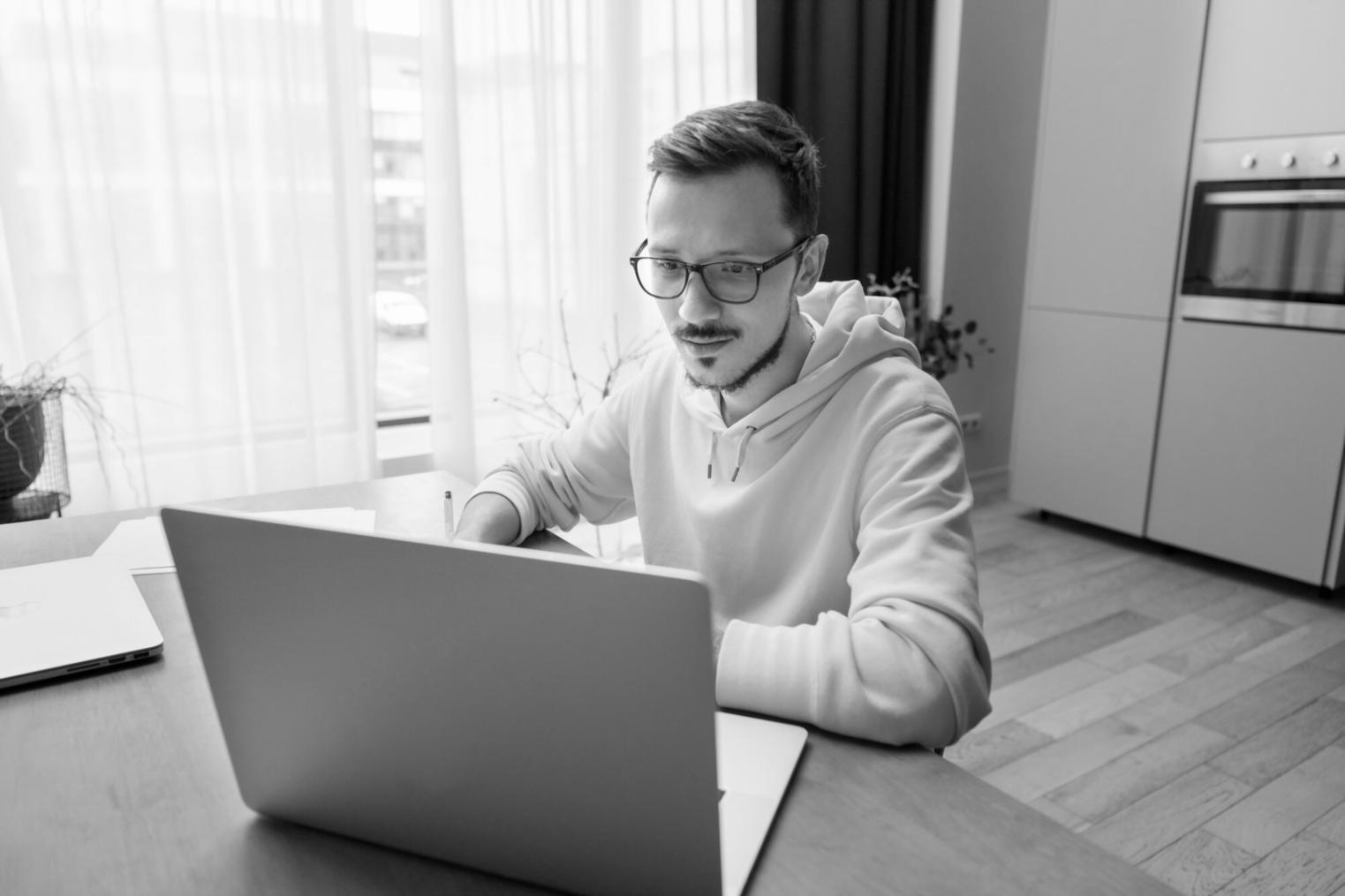 Équipe jorexalvia travaillant sur l'amélioration de l'interface